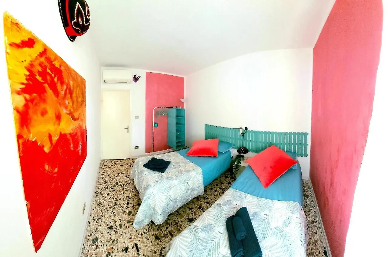 The Hatter'S Venice Apartment