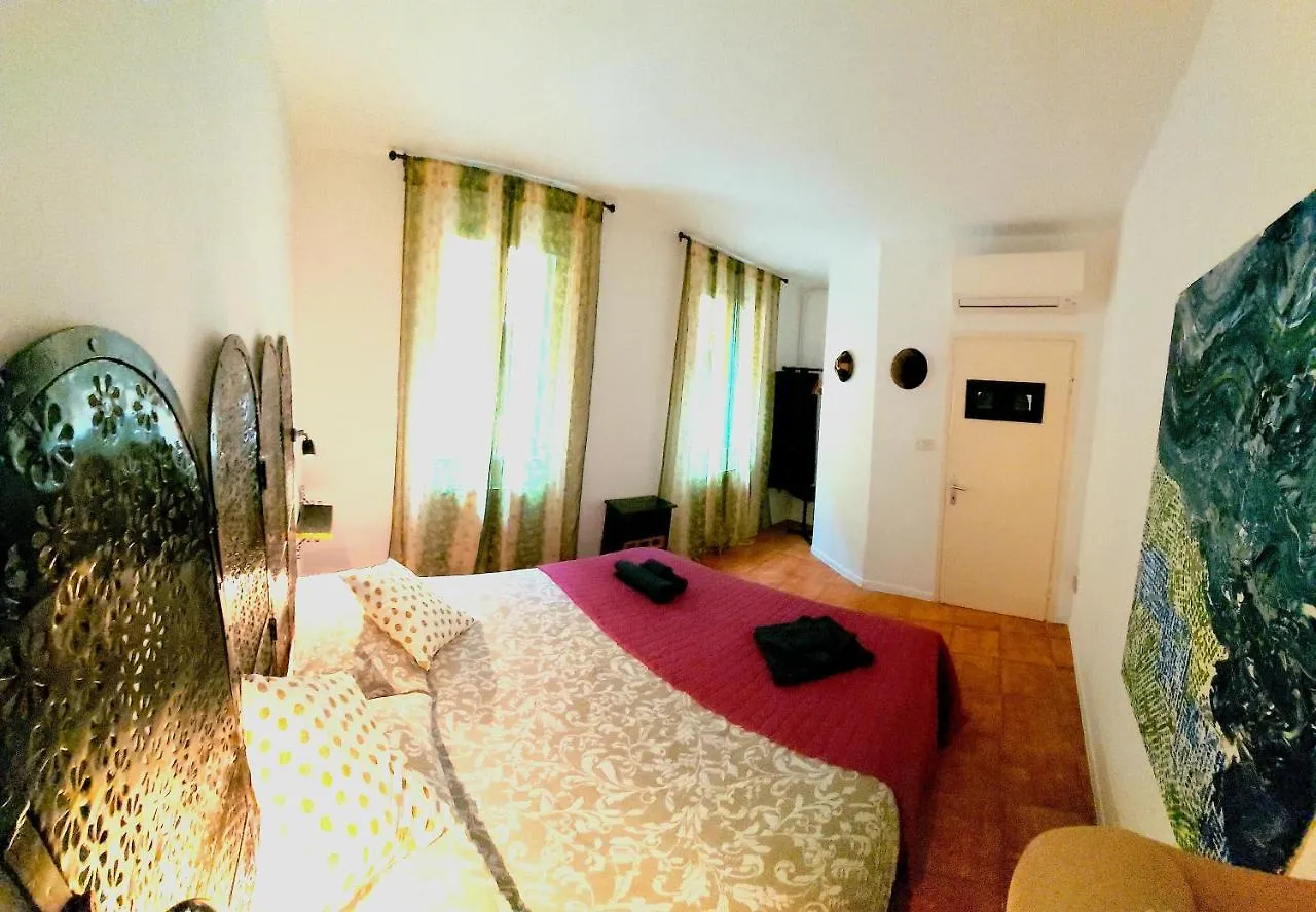 The Hatter'S Venice Apartment