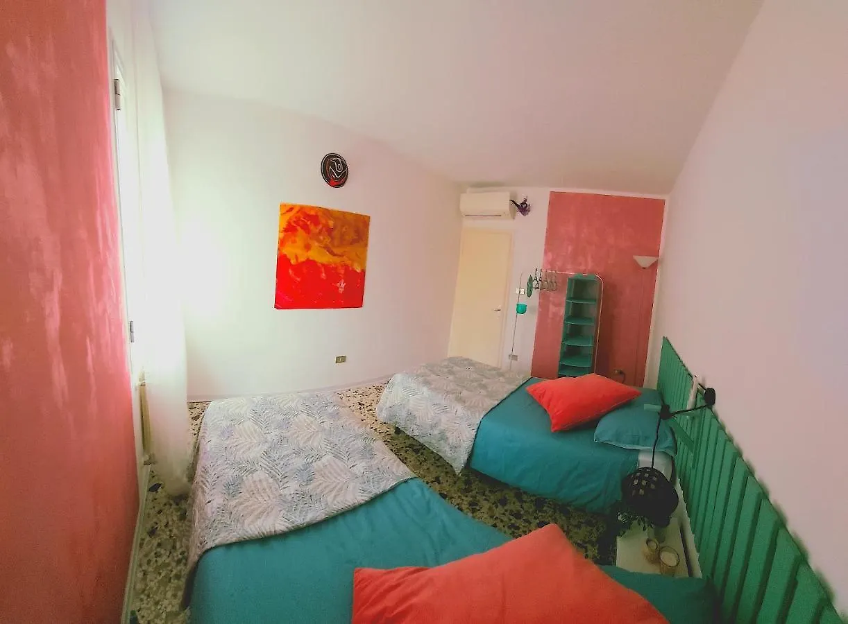 The Hatter'S Venice Apartment