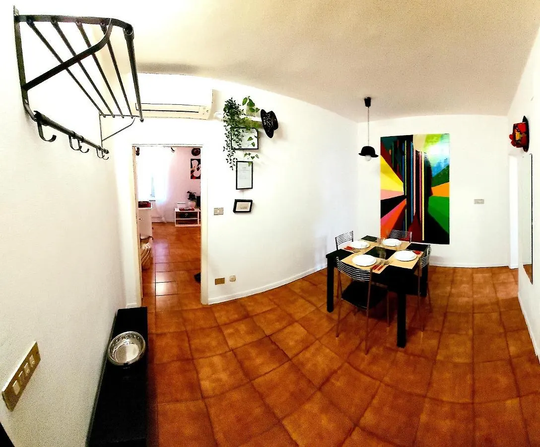 The Hatter'S Venice Apartment