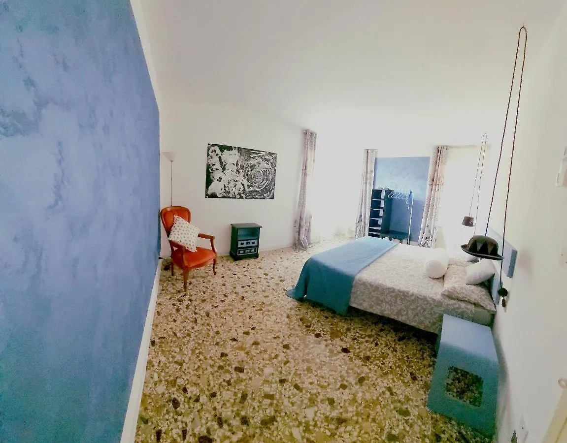 The Hatter'S Venice Apartment